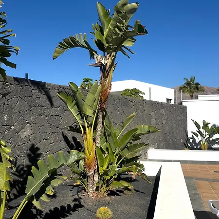 Dedalos - Spacious Luxury With Heated Pool In