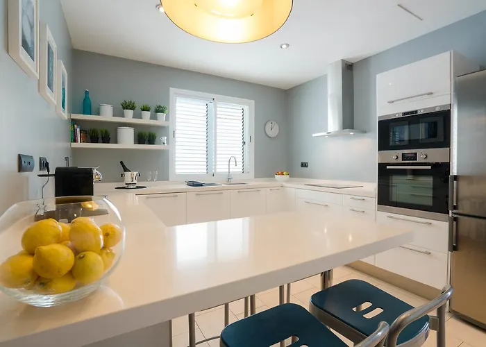 Villa Dedalos - Spacious Luxury With Heated Pool In *