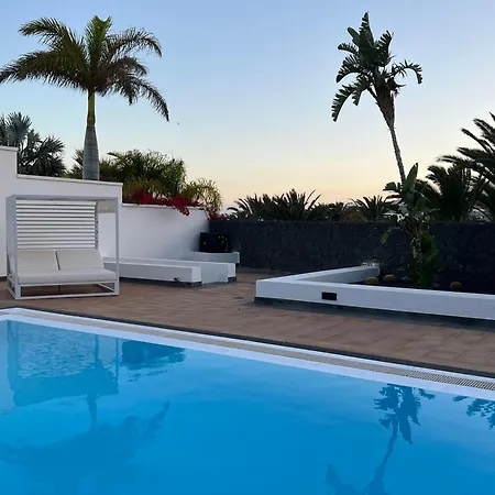 Dedalos - A Luxury Large With A Heated Pool In 别墅 *