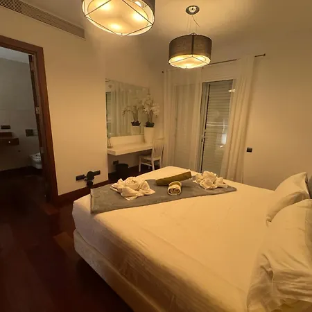 Dedalos - Spacious Luxury With Heated Pool In