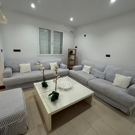 Dedalos - Spacious Luxury With Heated Pool In Villa