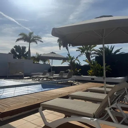 Dedalos - Spacious Luxury With Heated Pool In 빌라