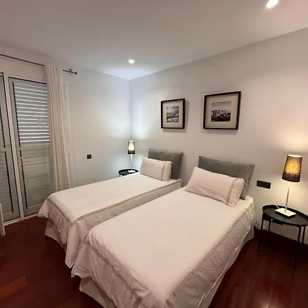 Dedalos - Spacious Luxury With Heated Pool In Willa