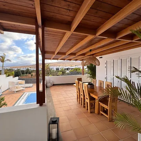 Dedalos - Spacious Luxury With Heated Pool In Villa *