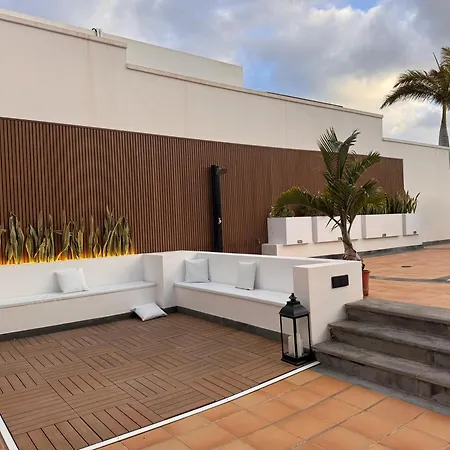 Villa Dedalos - Spacious Luxury With Heated Pool In
