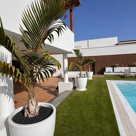 Dedalos - Spacious Luxury With Heated Pool In Villa *