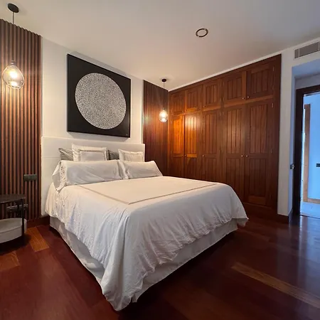 Villa Dedalos - Spacious Luxury With Heated Pool In