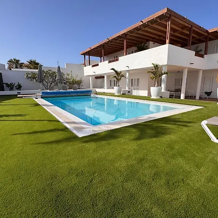 빌라 Dedalos - Spacious Luxury With Heated Pool In *