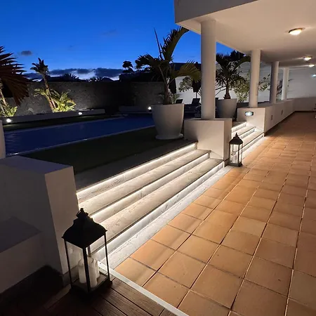 Villa Dedalos - Spacious Luxury With Heated Pool In