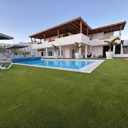 Dedalos - Spacious Luxury With Heated Pool In Villa Puerto Calero