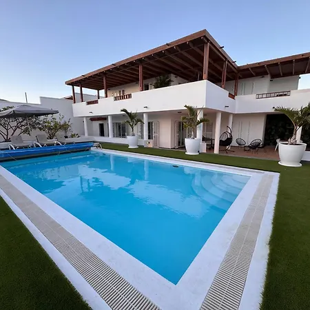 Dedalos - Spacious Luxury With Heated Pool In *
