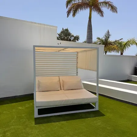 Villa Dedalos - Spacious Luxury With Heated Pool In