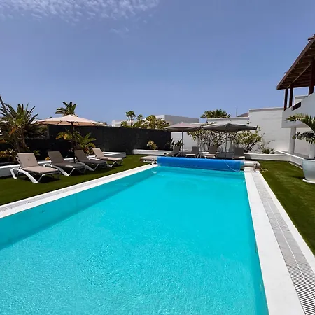 Dedalos - Spacious Luxury With Heated Pool In *
