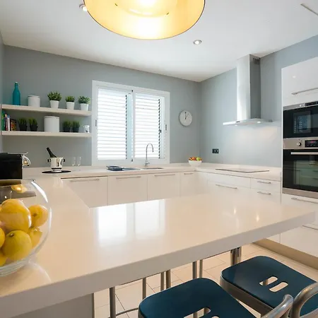 Vila Dedalos - Spacious Luxury With Heated Pool In *