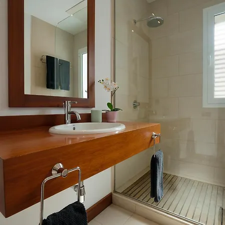 Villa Dedalos - Spacious Luxury With Heated Pool In Puerto Calero