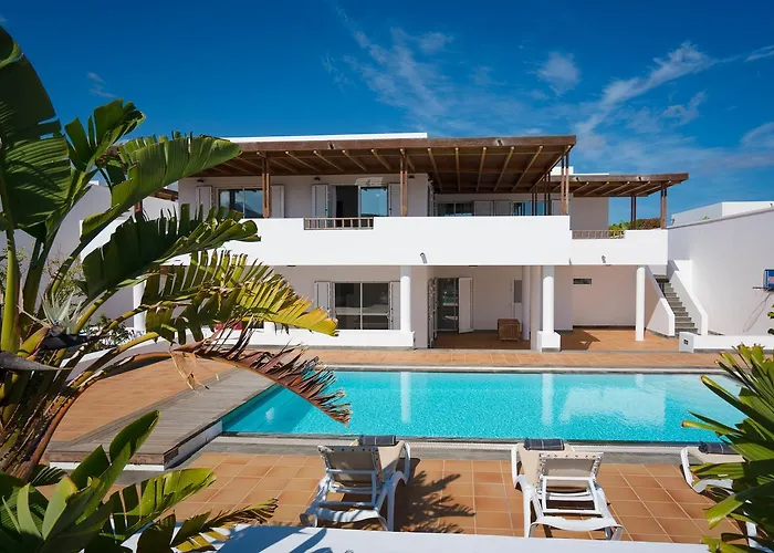 Dedalos - Spacious Luxury With Heated Pool In Villa *