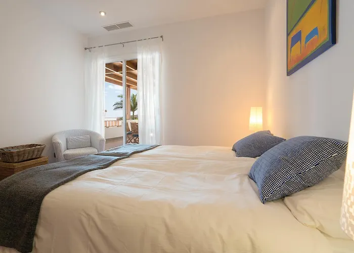 Dedalos - Spacious Luxury With Heated Pool In